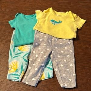 Carter’s two 2 piece sets pants and matching bodysuits. 3 month size